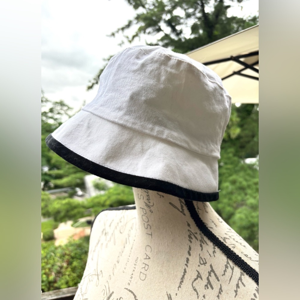 Nautical-Inspired Bucket Hat
Like New